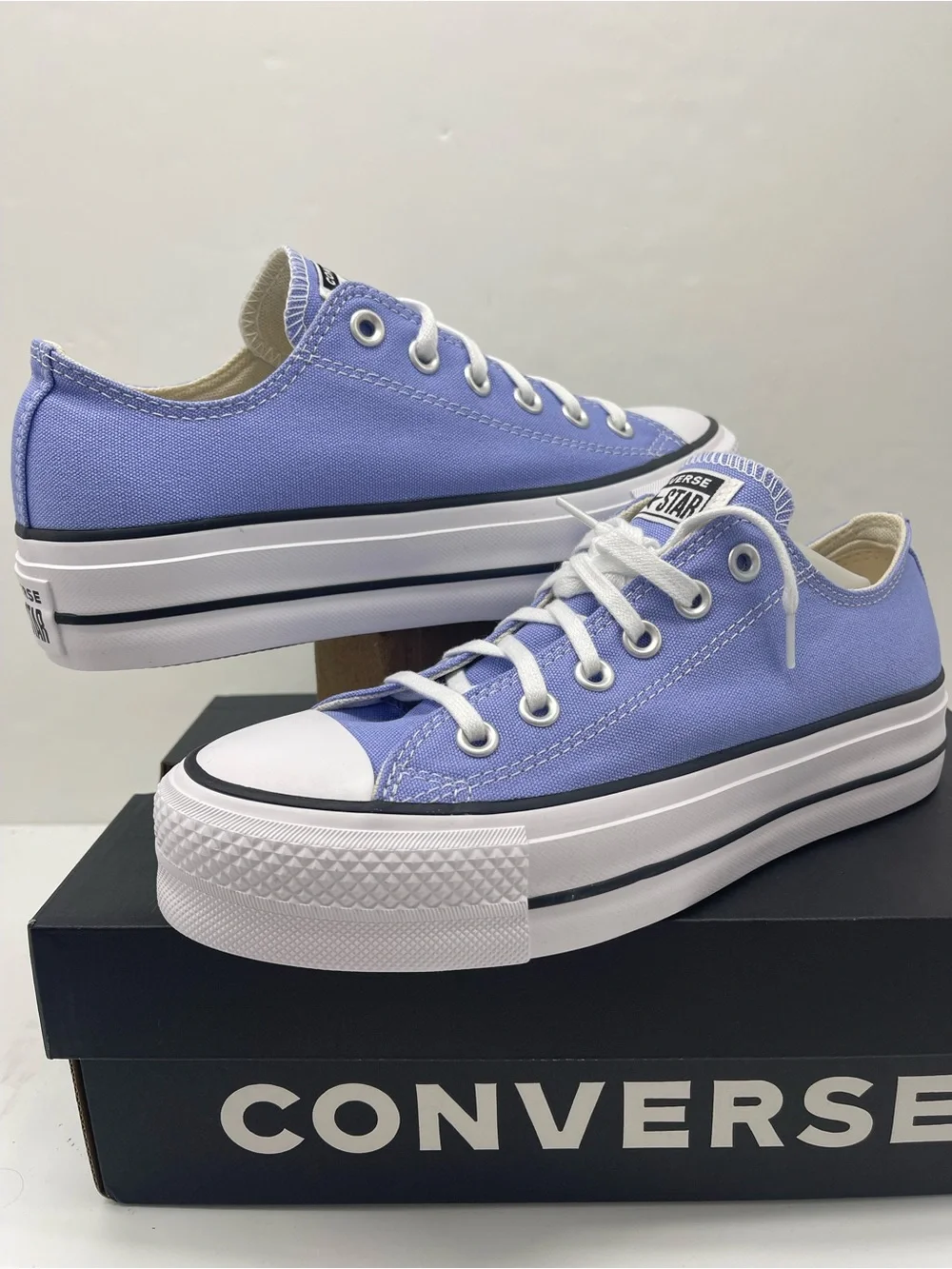 Converse CTAS Lift Ox Platform Sneakers Very Peri White Black A16105F NWT